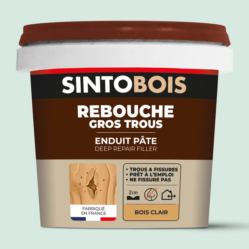 Reboucher gros trous et fissures dans le bois clair