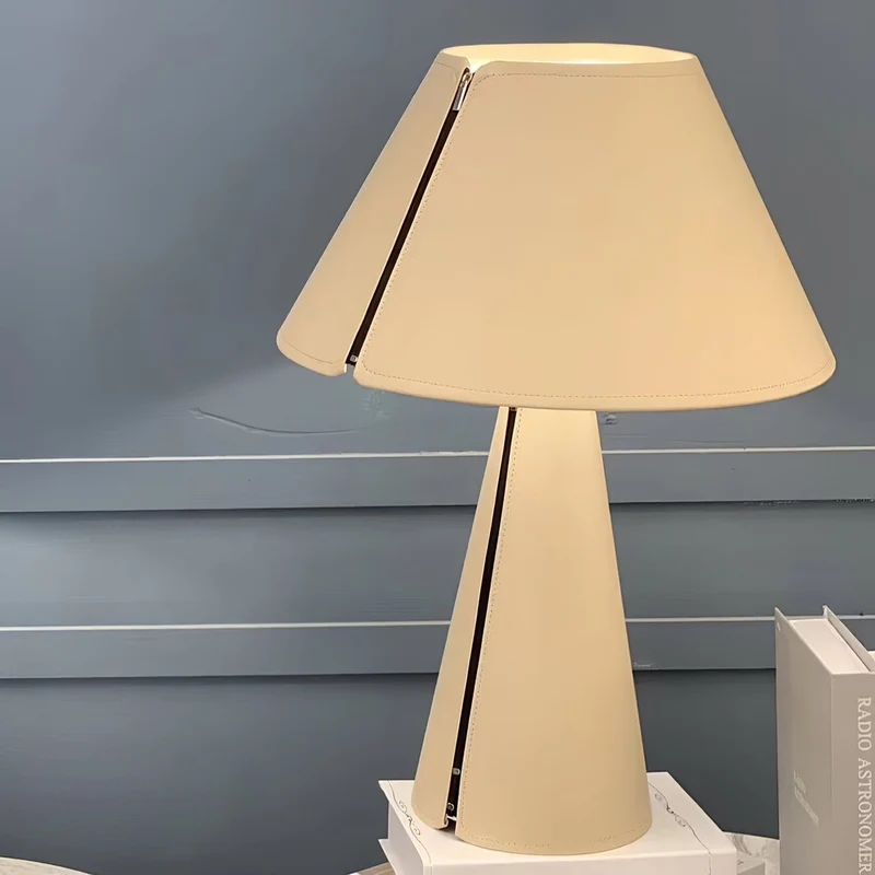 Lampe de Bureau Chic en Cuir et Acier