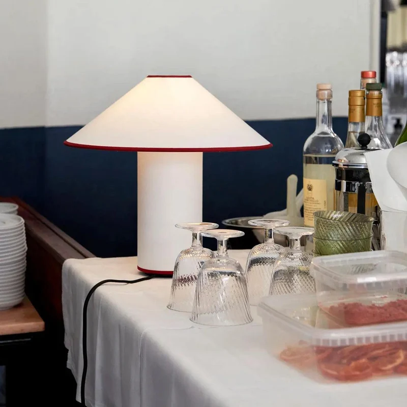 Lampe de Bureau Design et Raffinée | Éclairage Doux et Décor Élégant