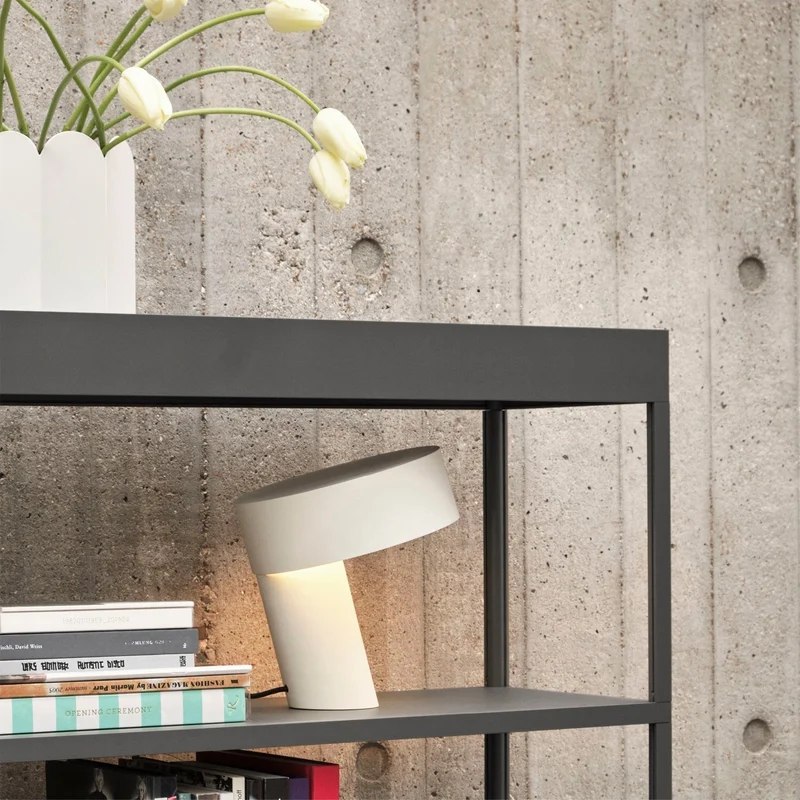 Lampe de Bureau Élégante en Acier | Design Tendance et Éclairage LED Énergétique