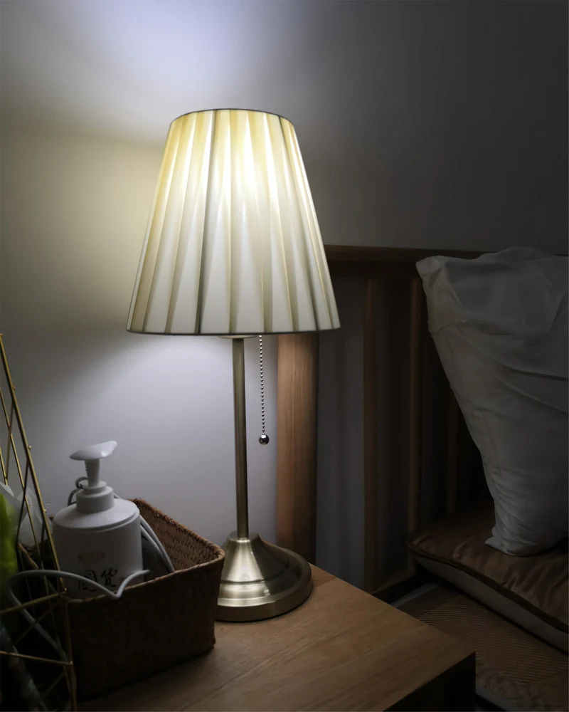 Lampe de Table Design en Laqué | Éclairage Doux et Décor Raffiné