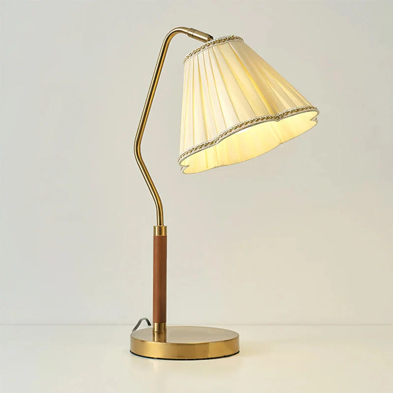 Lampe de Bureau en Soie Raffinée | Base Chromée et Style Chic